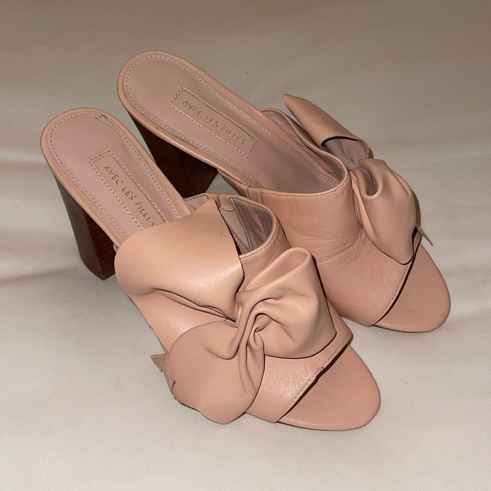 Avec Les Filles bow leather open toe mules with wooden heel. Size 8.5.
